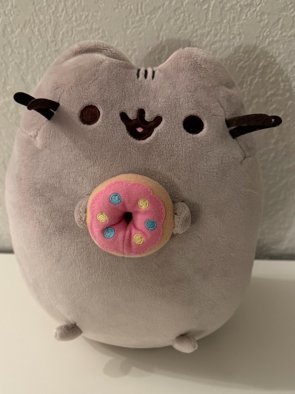 Pusheen the Cat 9" Plush Pusheen with Donut - Picture 3 of 6